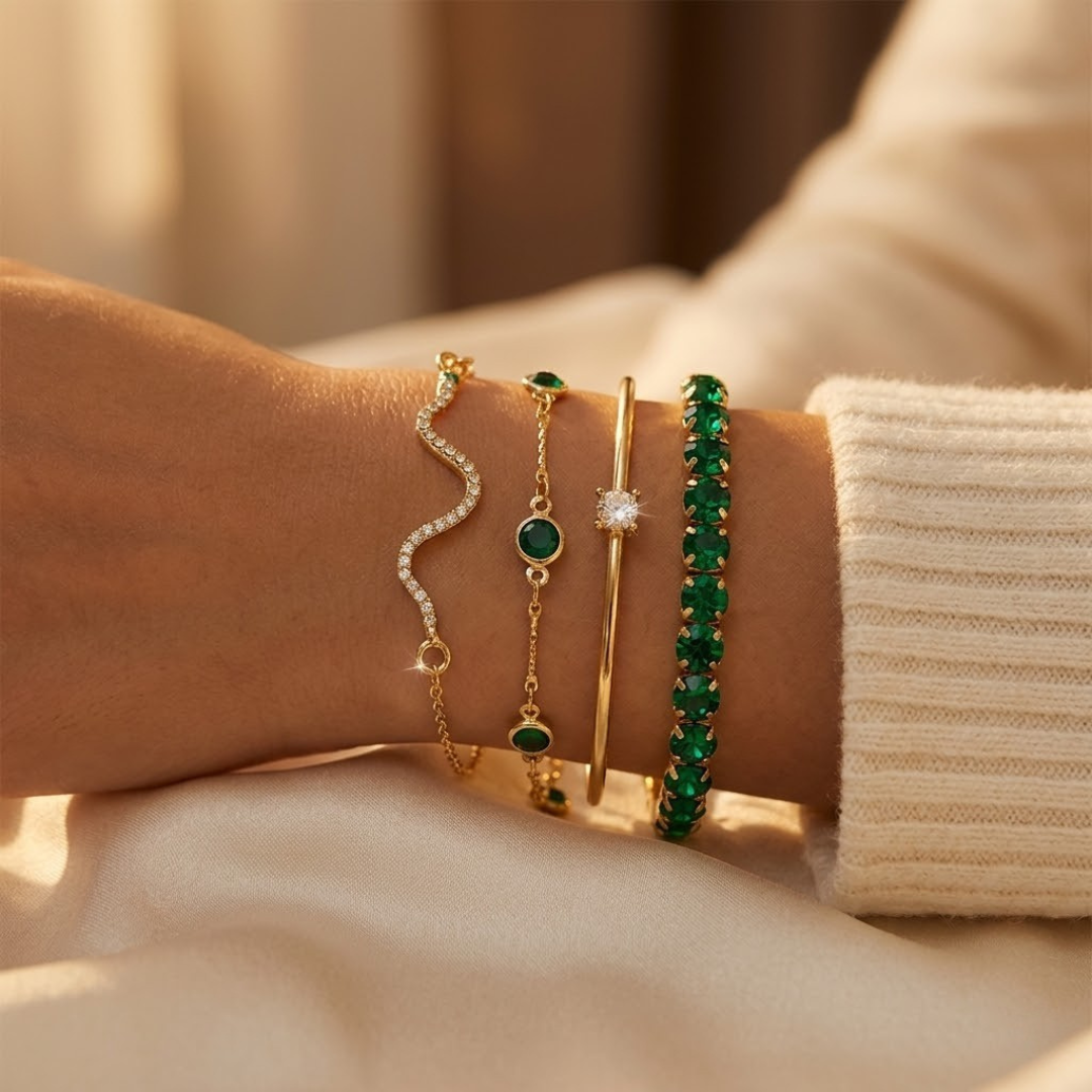 Conjunto de pulseiras douradas com esmeraldas da marca Rose & Oliver, detalhes elegantes e acabamento refinado.