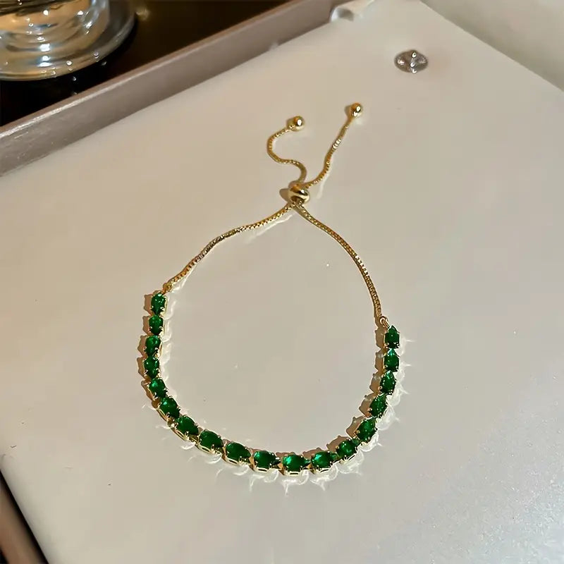 Pulseira Alessia Moreau em ouro da Rose & Oliver, com design elegante e detalhes delicados.