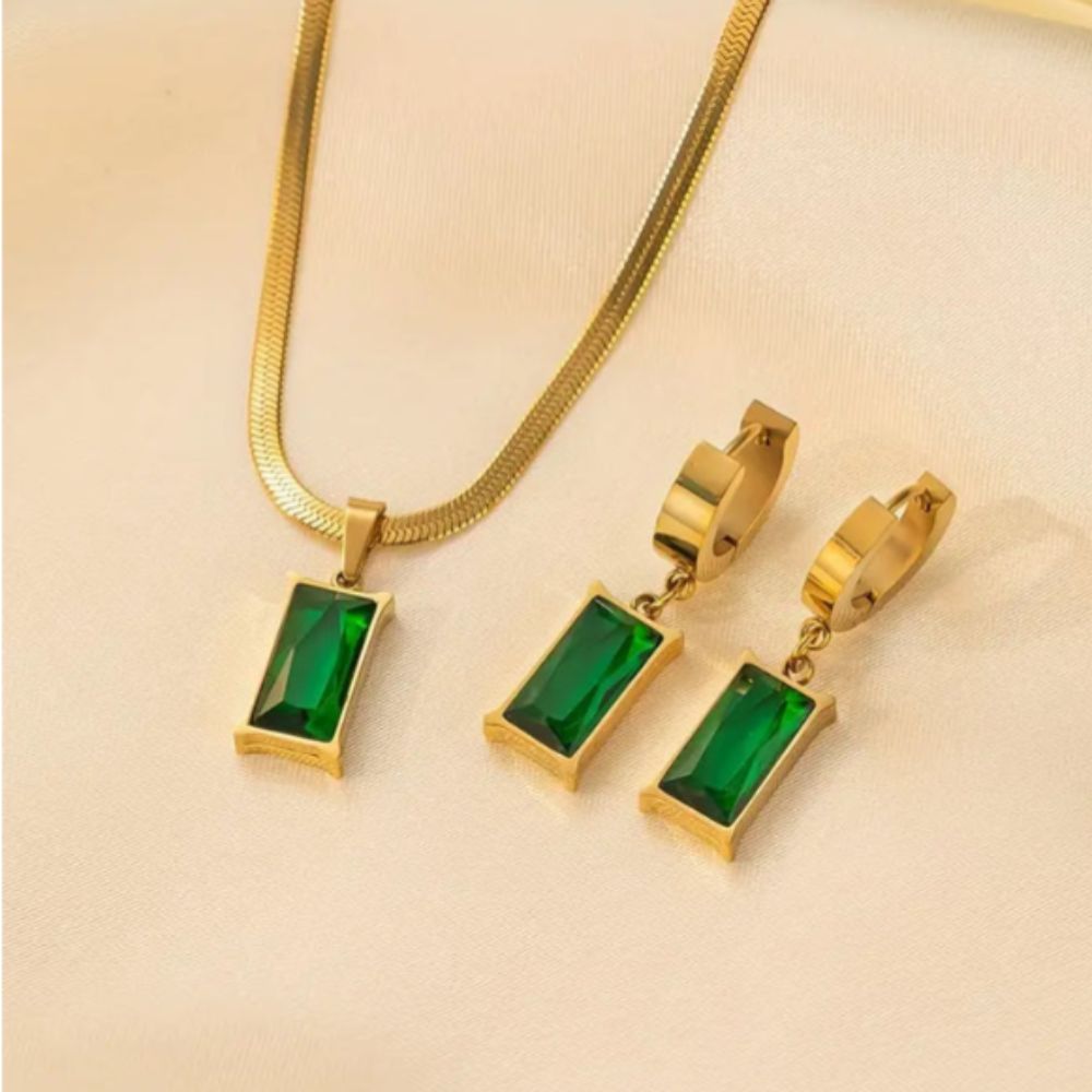 Iselotte Verdain Schmuckset von Rose & Oliver mit goldenem Armband und eleganten Details, wie im Bild gezeigt.