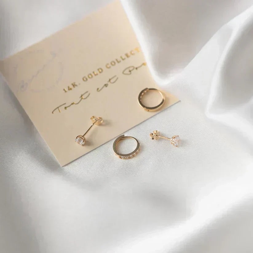 Brincos de ouro Larmes™ com pedra dourada da Rose & Oliver, estilo delicado e elegante, em imagem de brincos de argola.