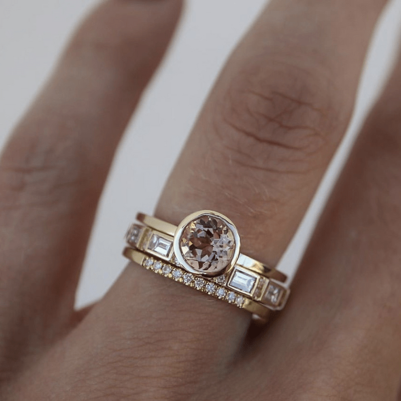Conjunto de joias Hope da Rose & Oliver com anéis de ouro com cristais inlay, detalhes elegantes e acabamento refinado.