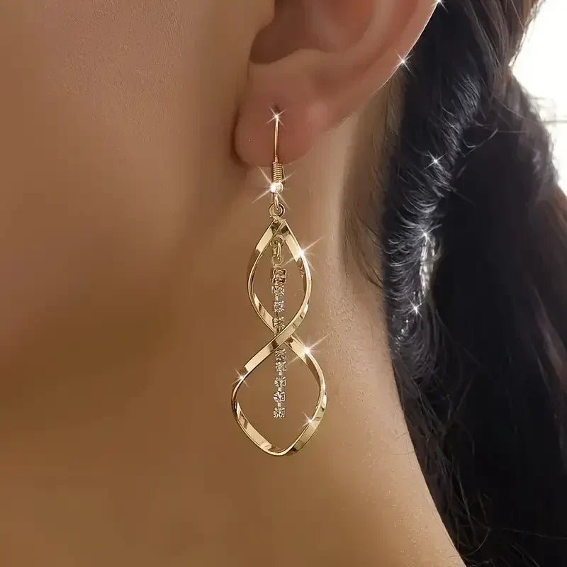 Brincos espiral dourados Sunbeam Rose & Oliver feitos de ouro, detalhes elegantes e acabamento polido.