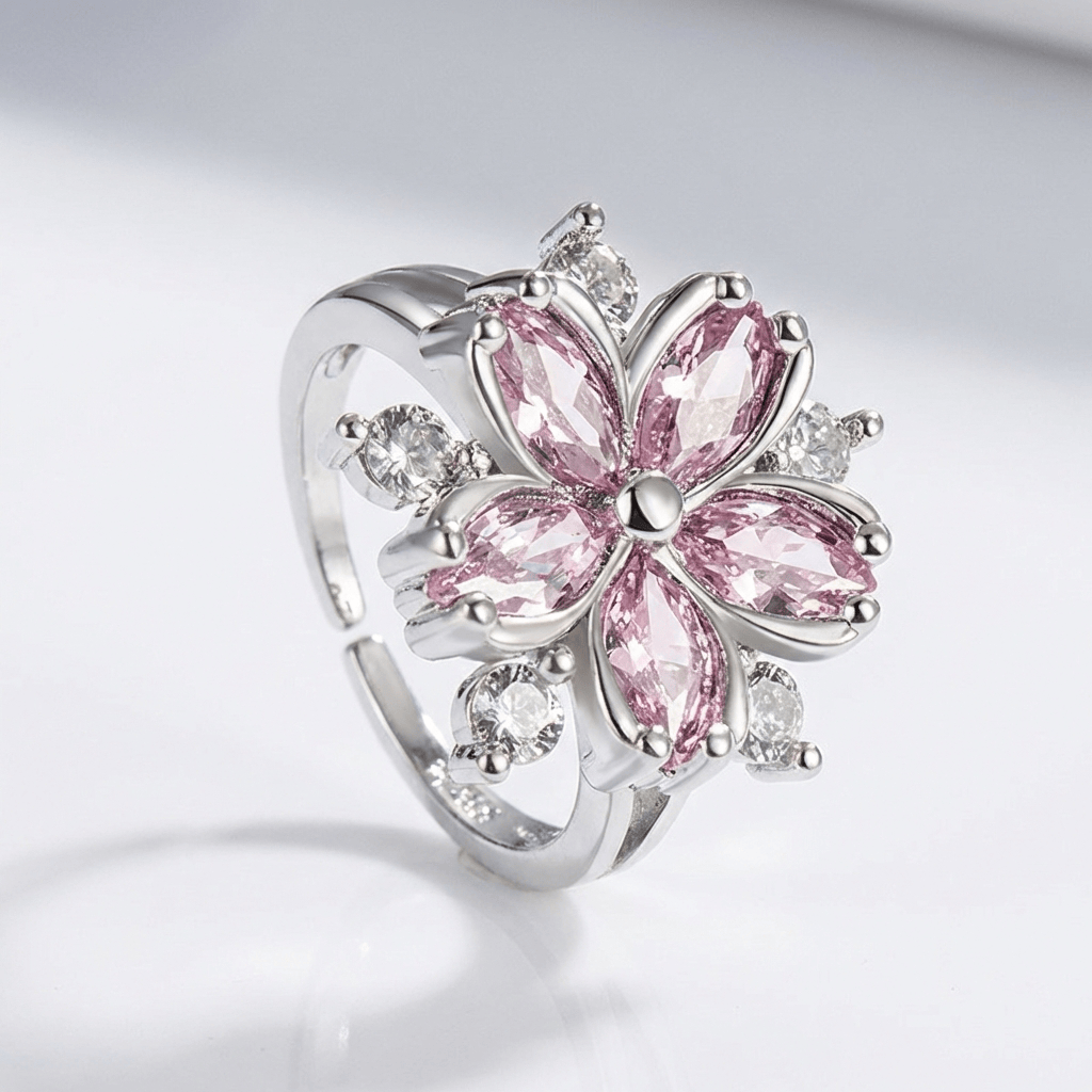 Verstellbarer Ring Rose & Oliver mit rosa Kirschkristall und silbernen Details, präsentiert das zarte und elegante Design.