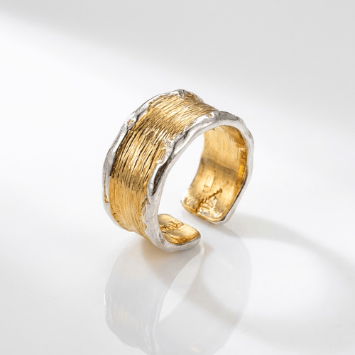 Adjustabler Ring Rose & Oliver in zwei Farbtönen aus Gold und Silber, mit handgefertigter Verarbeitung und elegantem Design.