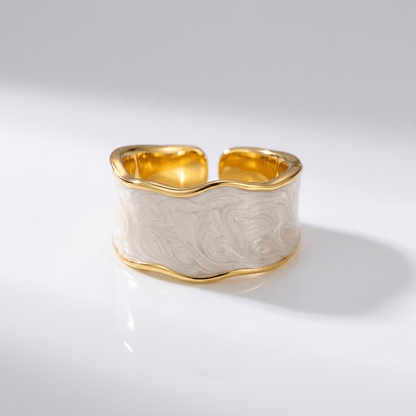 Verstellbarer vintage handgefertigter Ring von Rose & Oliver, mit künstlerischem Design und einzigartigen Details, handgemacht.