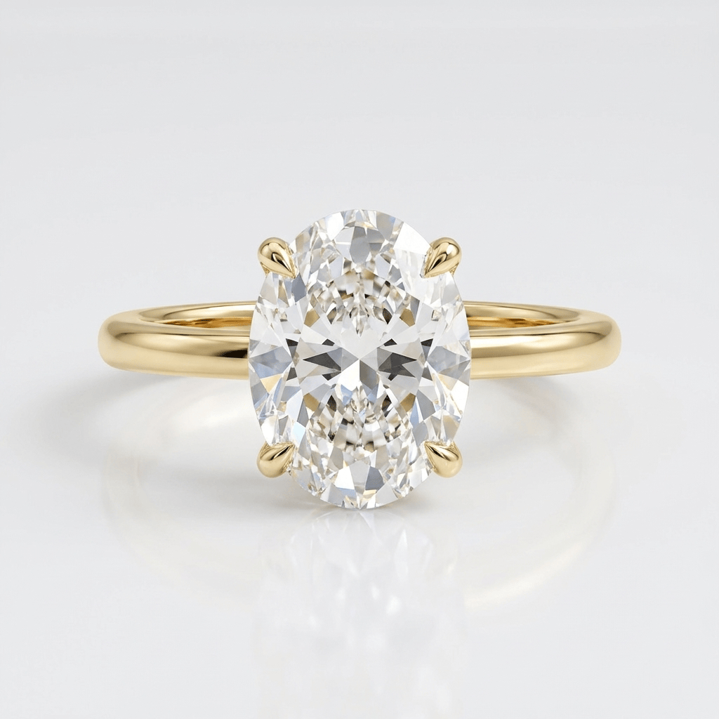 Anel de ouro oval com diamante solitário da Rose & Oliver, exibindo um design elegante com diamante central brilhante.
