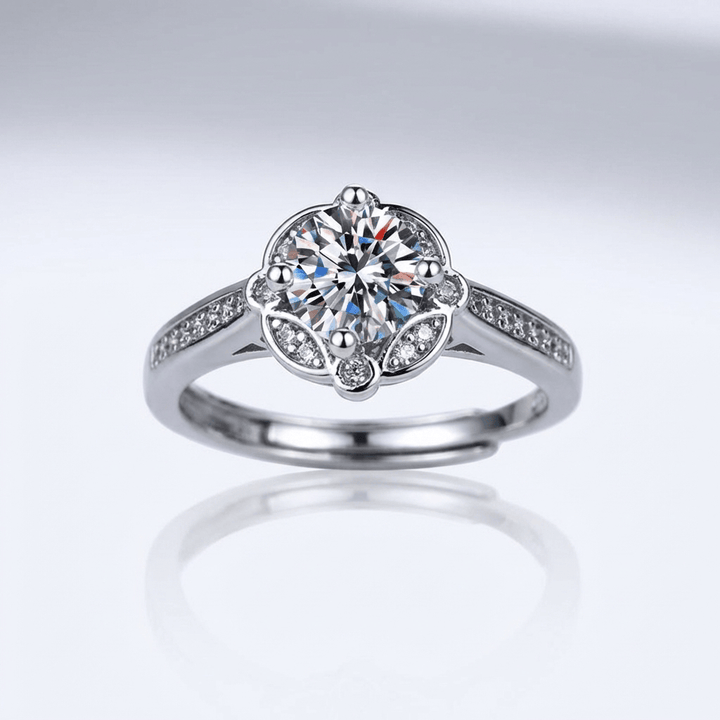 Anel ajustável Silver Diamond Bloom da Rose & Oliver com detalhes de diamantes e design florido elegante.