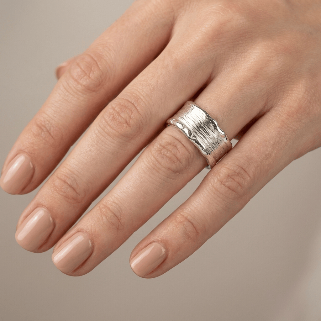 Verstellbarer Ring Rose & Oliver, handgefertigt aus zweifarbigem Silber und Gold, mit feiner Verarbeitung und elegantem Design