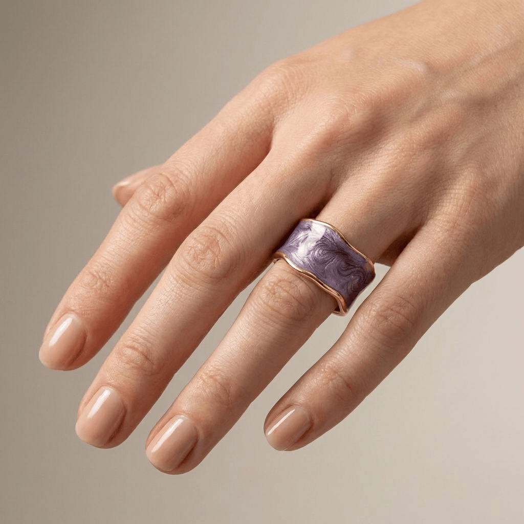 Vintage-handgefertigter verstellbarer Ring von Rose & Oliver mit einzigartigem künstlerischem Design, handgefertigt in detaillierter Ausführung.