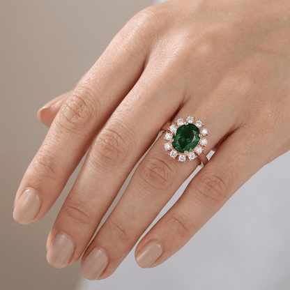 Roségold-Ring mit Diamanten und Smaragden im Halo, verstellbar, von der Marke Rose & Oliver – elegantes und raffiniertes Schmuckstück