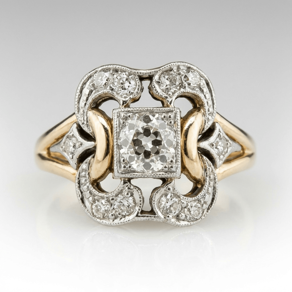 Retro-Ring mit skulpturaler Form und Diamantdetails von Rose & Oliver, hebt sein artistisches Design und glänzendes Finish hervor