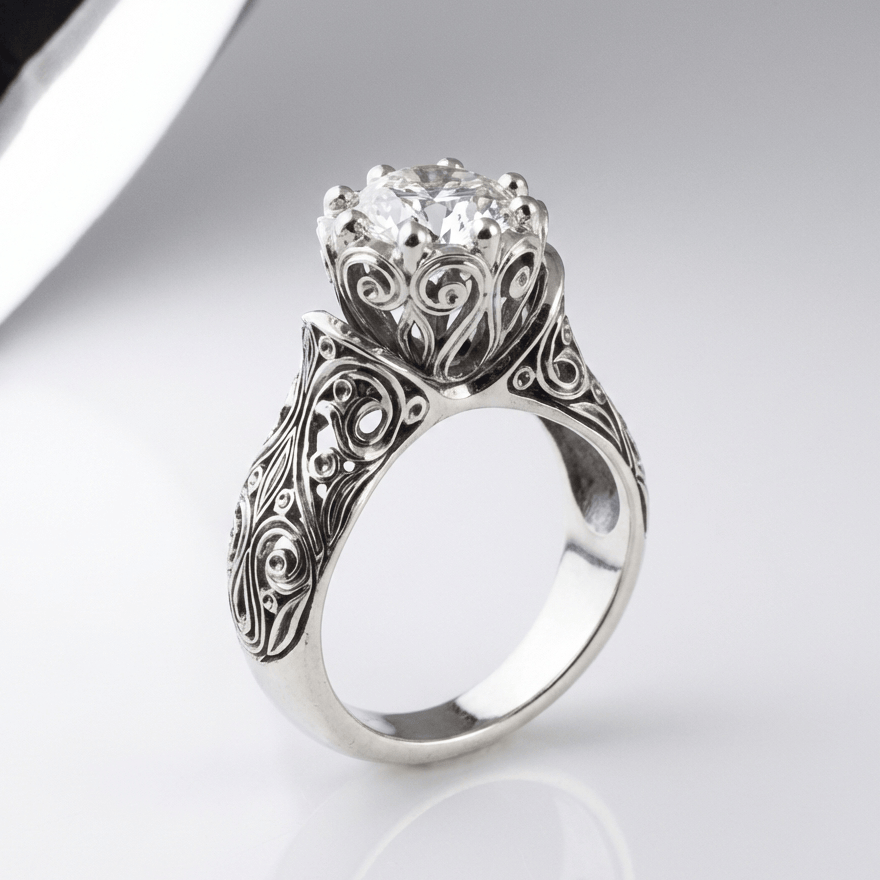 Anel de herança em prata com zircônia, elegante e detalhado, da marca Rose & Oliver, com acabamento brilhante e acabamento refinado.
