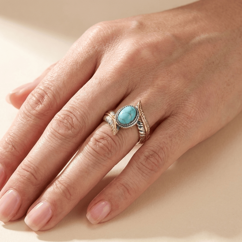 Bohemianischer Ring aus Silber, Gold und Türkis von Rose & Oliver, mit elegantem Design und handwerklichen Details.
