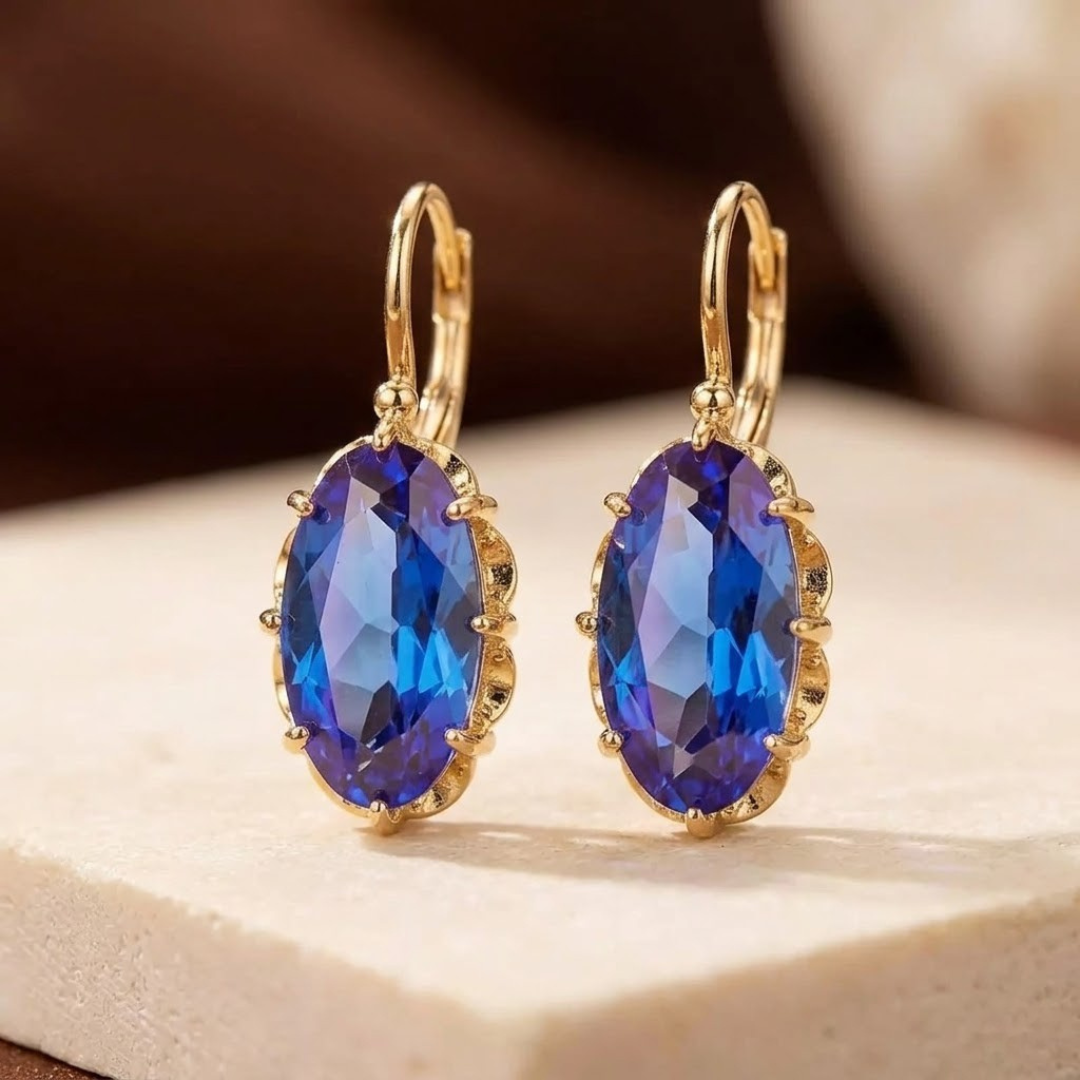 Brincos de ouro com safira em gotas, joias elegantes da marca Rose & Oliver, destaque em imagem de brincos de orelha.