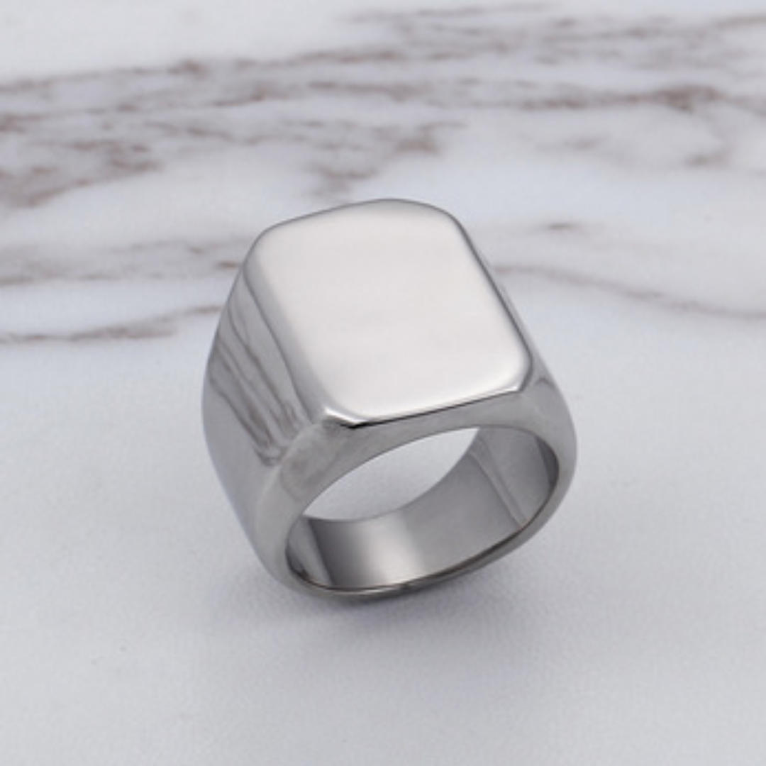Ring Bold Heritage von Rose & Oliver, Metallring mit robustem Design und eleganten Details für den täglichen Gebrauch.