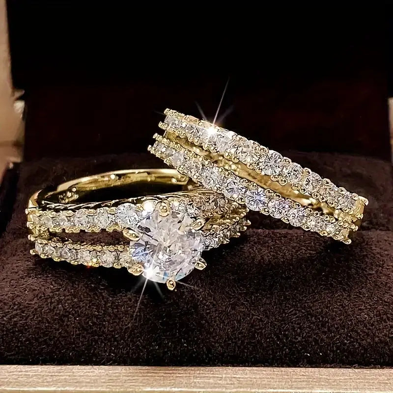 Ring-Set Eternal Radiance aus Gold von der Marke Rose & Oliver: elegante und anspruchsvolle Schmuck für den Finger.