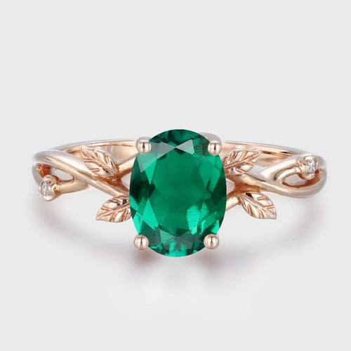 Anel Rose Gold com folha de esmeralda, acabamento elegante e detalhes delicados, da marca Rose & Oliver.