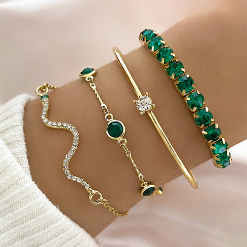 Conjunto de pulseiras douradas Sorina™ da Rose & Oliver, com detalhes elegantes e acabamento brilhante, ideal para acessórios femininos