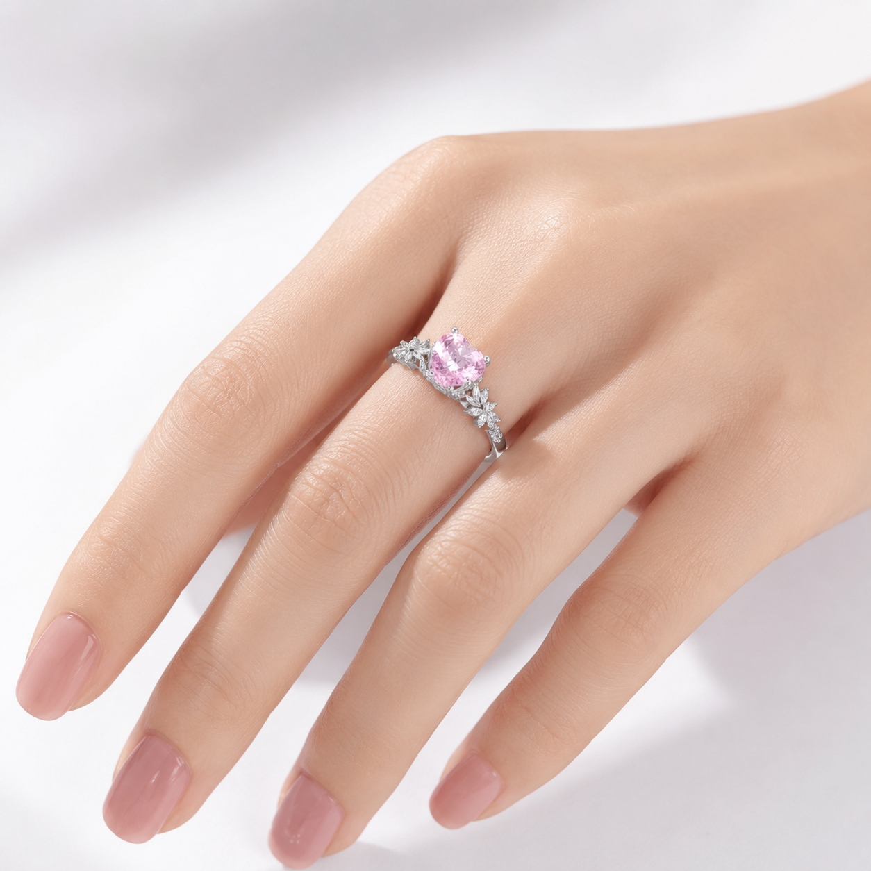 Anel rosa com zircônia Sakura Dream da Rose & Oliver, com detalhes delicados e acabamento brilhante.