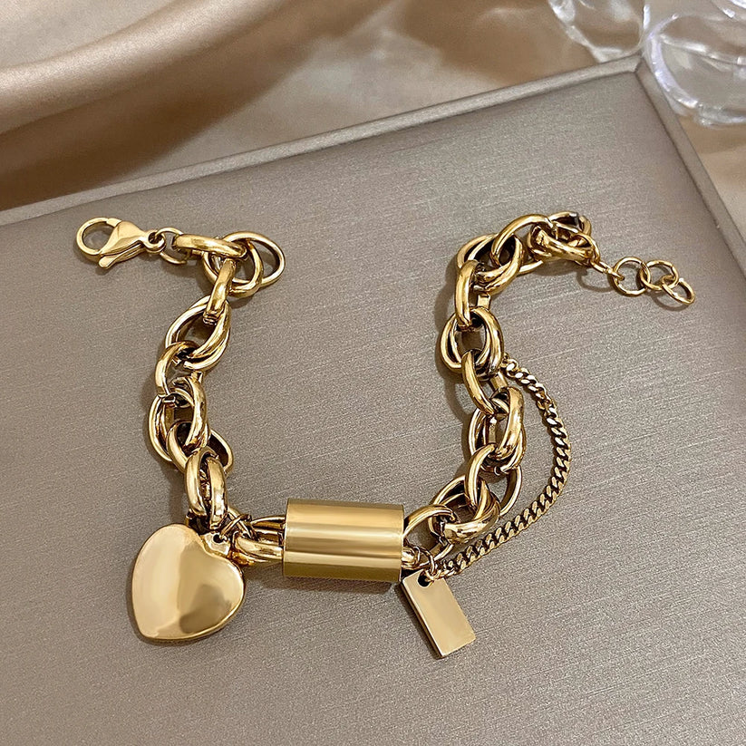 Chunky-Armband Heartened in Gold von Rose & Oliver, mit robustem Design und eleganten Details.