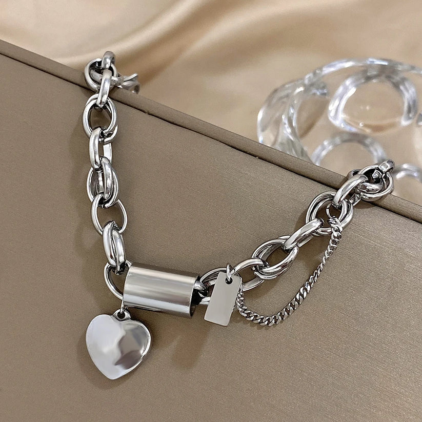 Goldenes Chunky-Armband Heartened Rose & Oliver, Schmuckaccessoire mit elegantem Design und Golddetails.