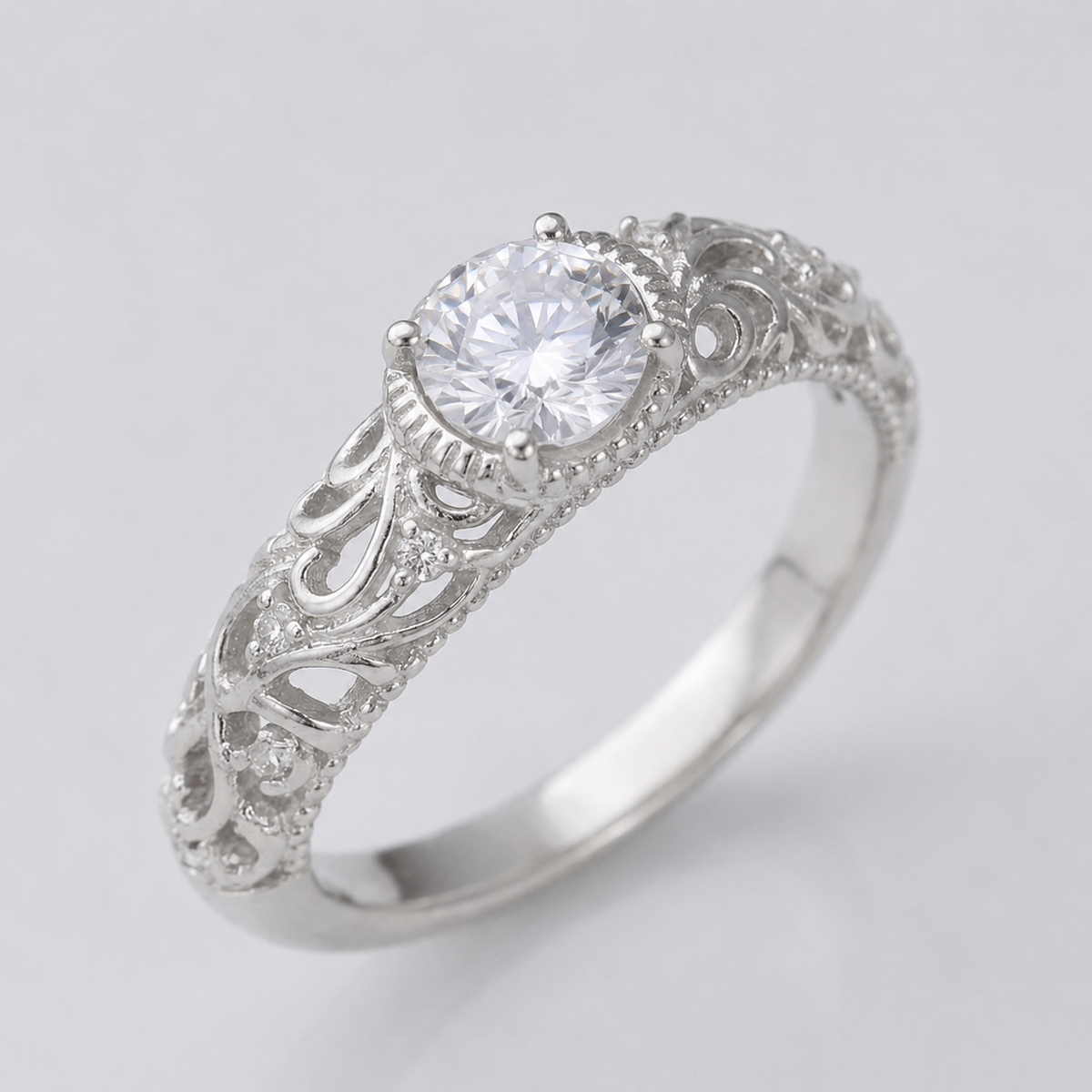 Vintage-Ring Rose & Oliver mit silberfarbener Zirkonia in Kissenform, glänzender Ausführung und elegantem Design.