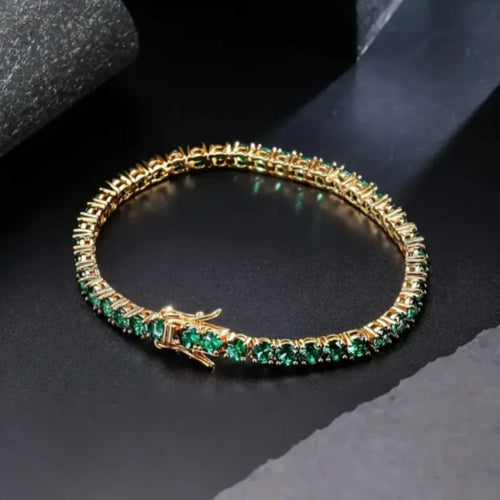 Armband Aliona Virelli von Rose & Oliver mit zarten Details und goldfarbenem Metallfinish, Frontansicht im Close-Up-Stil.