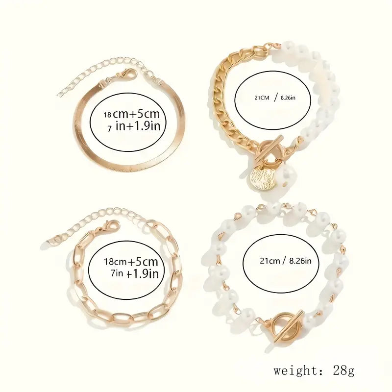 Set von 4 goldenen Armbändern von Rose & Oliver mit Ketten, Perlen und Schlangendesign, sophistischer und eleganter Stil.