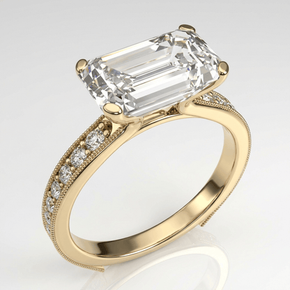 Anel vintage Rose & Oliver com zircônia corte esmeralda em ouro, detalhes elegantes e acabamento refinado.