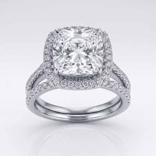 Anel de prata com design quadrado, zirconia e halo, da marca Rose & Oliver, exibindo detalhes brilhantes e acabamento polido.