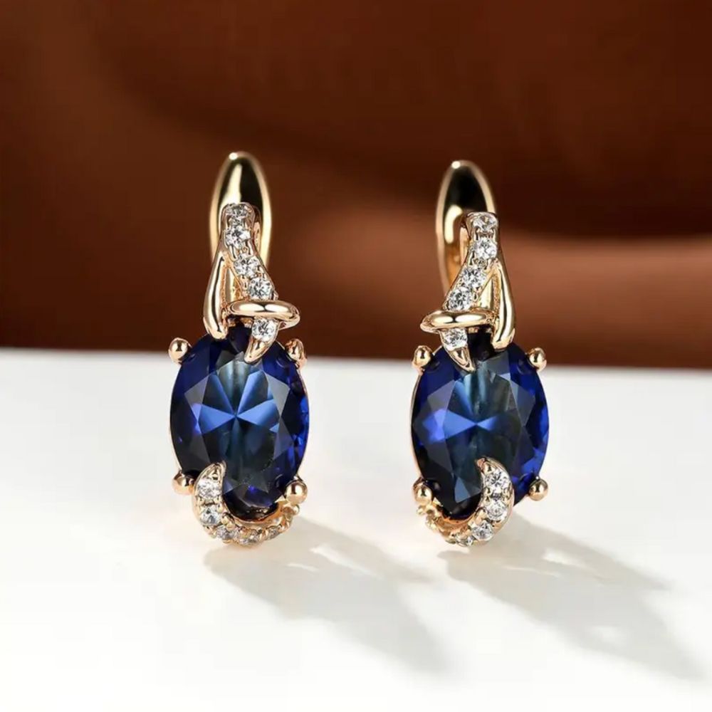 Brincos de gota Royal Midnight da Rose & Oliver, com acabamento elegante em prata, exibidos na imagem.