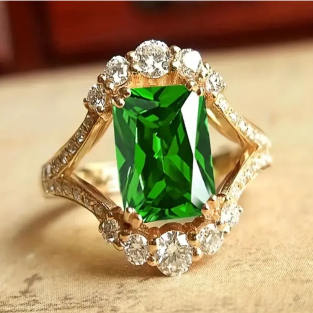 Ring Elisova Grenthal von Rose & Oliver in Silber, mit elegantem Design und raffinierten Details, auf neutralem Hintergrund präsentiert