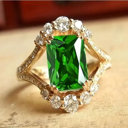 Ring Elisova Grenthal von Rose & Oliver in Silber, mit elegantem Design und raffinierten Details, auf neutralem Hintergrund präsentiert